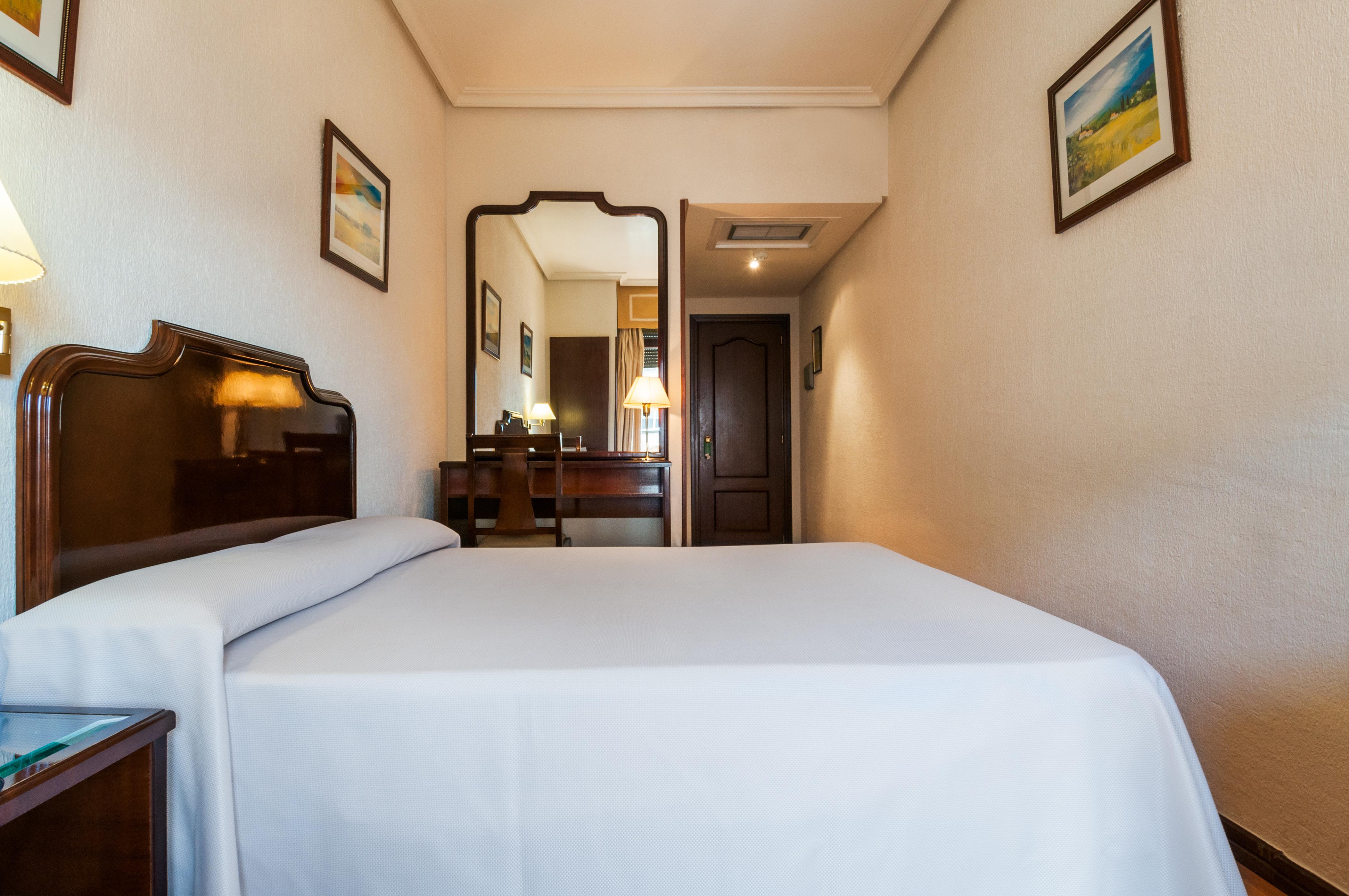 Hotel Alcantara Caceres Exterior photo