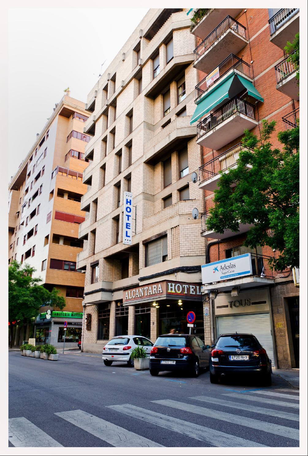 Hotel Alcantara Caceres Exterior photo